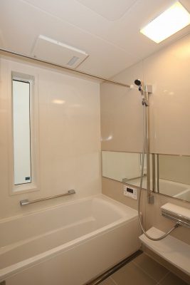 タカラシステムバス　磁器床タイル　アクリル人大保温浴槽　浴室換気乾燥機　ワイドミラー